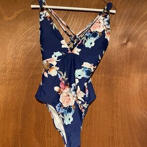NWT Cupshe bathing suit